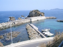 芦尾漁港 鼻繰島